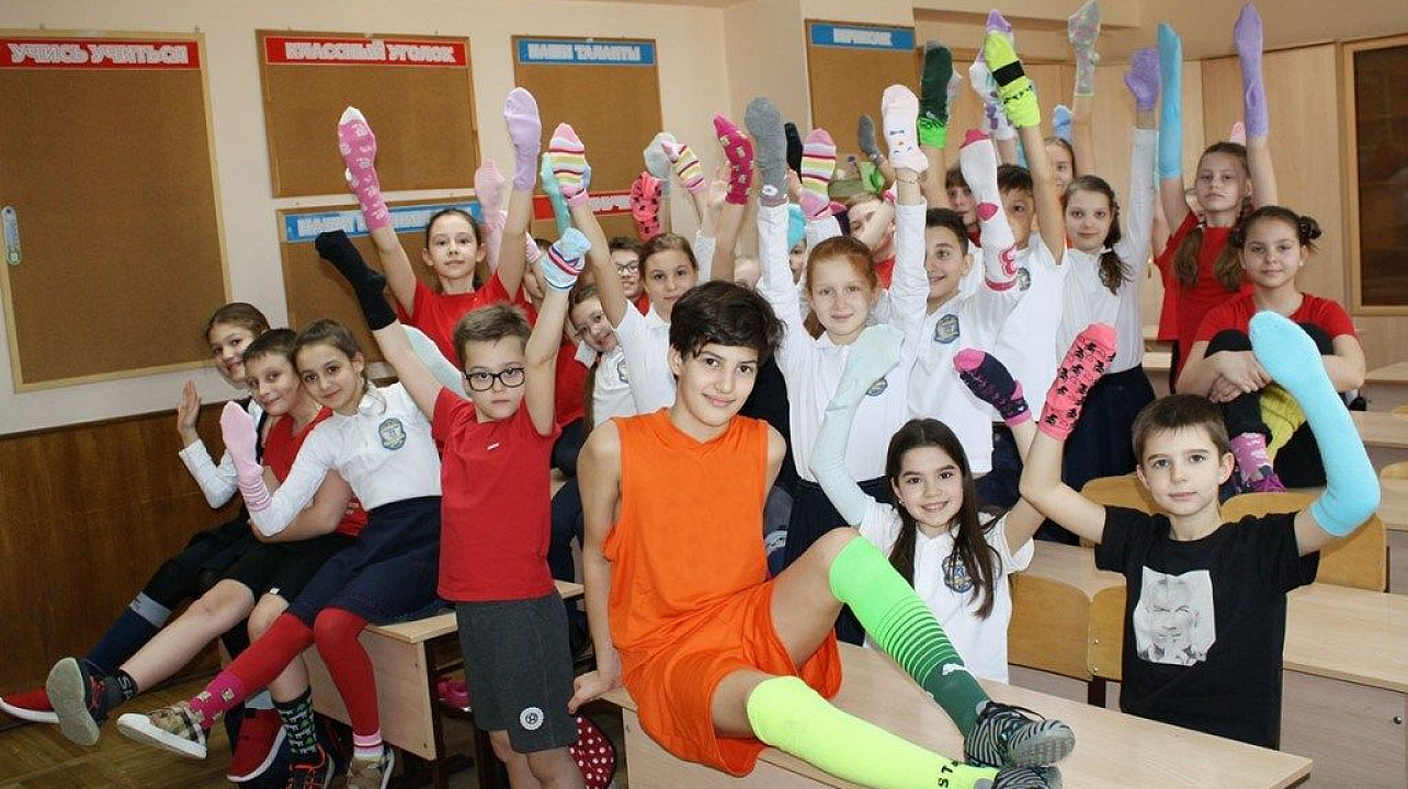 Гимназисты Западного округа провели  акцию поддержки людей  «солнечных» людей