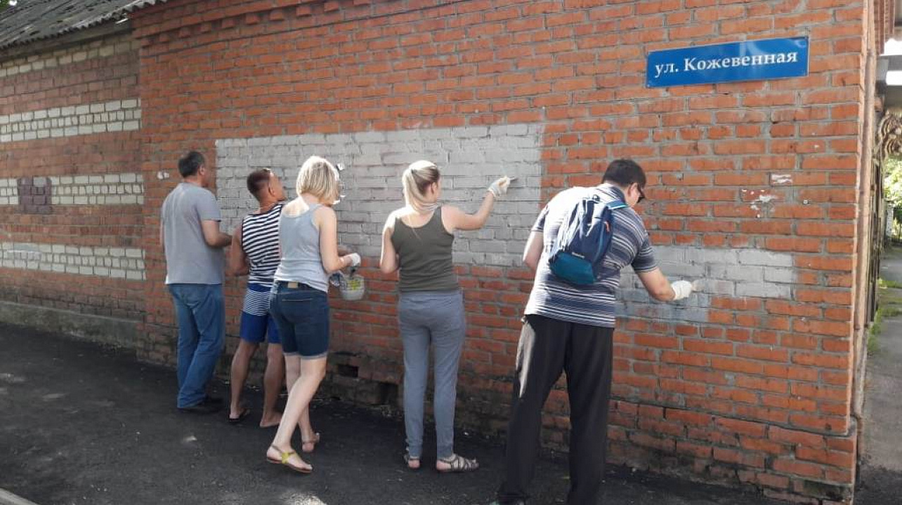 В Западном округе продолжаются санитарные субботники