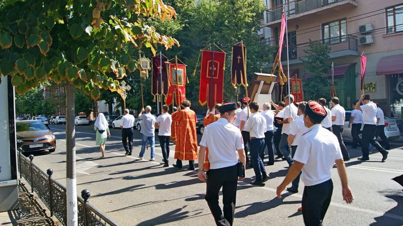Казаки поучаствовали в царском Крестном ходе.JPG