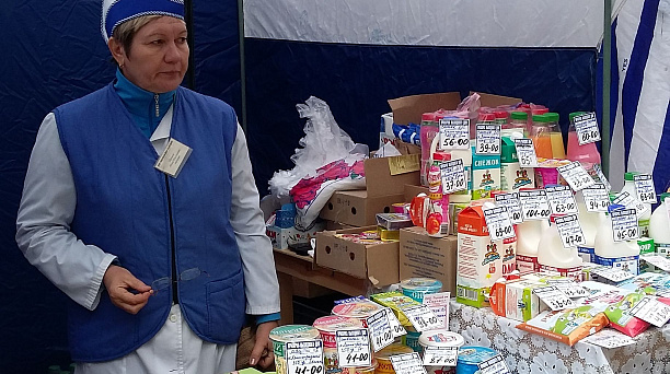 На территории Западного округа продолжает работу «ярмарка выходного дня»