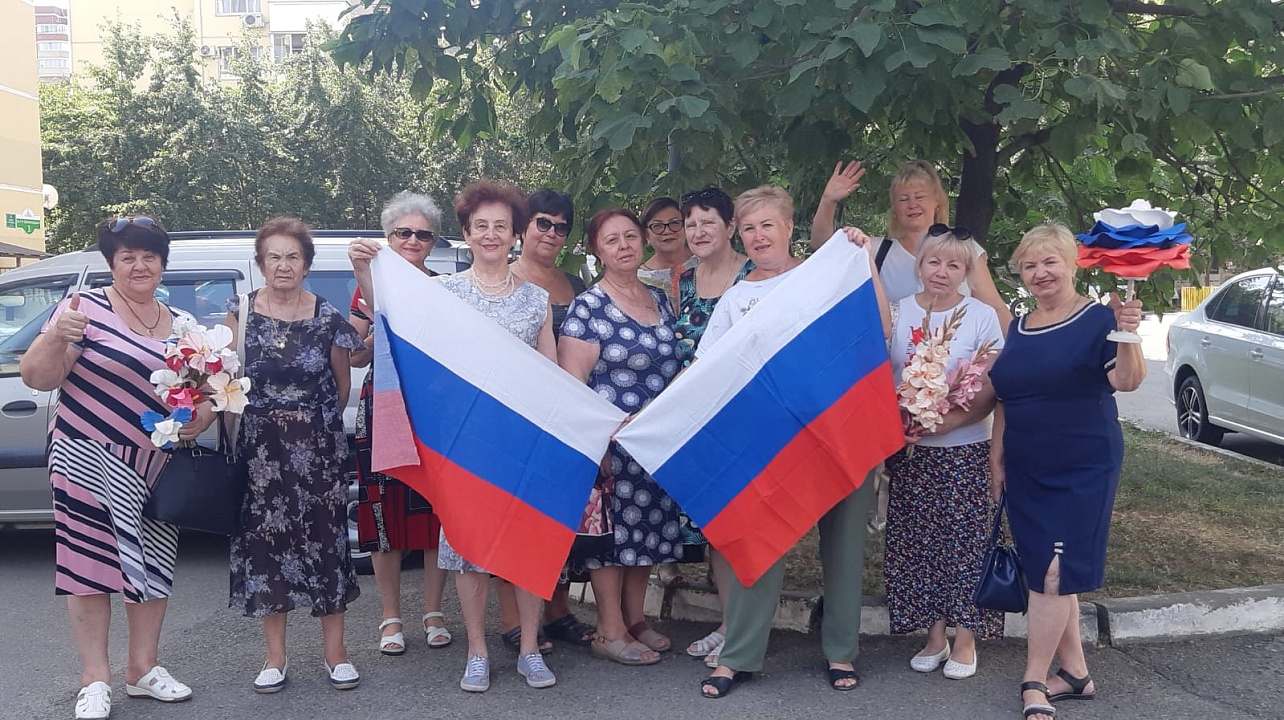 В Прикубанском округе прошли праздничные мероприятия ко Дню государственного флага России