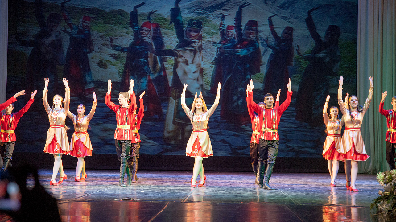 XII Краснодарский городской молодёжный фестиваль «Песни и танцы народов мира» объединил сотни горожан р (16).jpg