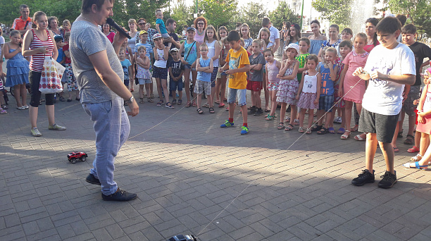 На Платановом бульваре прошла игровая программа «Калейдоскоп игр»