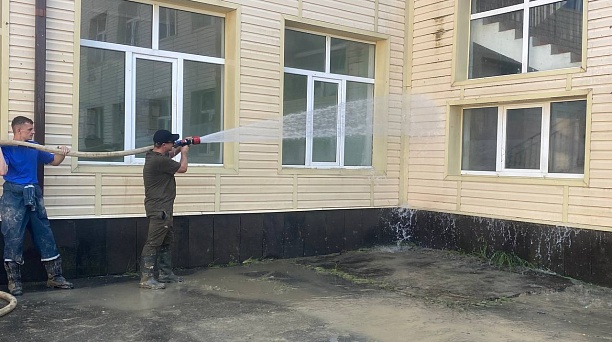 Евгений Наумов: Волонтёры Краснодара помогают восстанавливать Туапсинский округ после непогоды