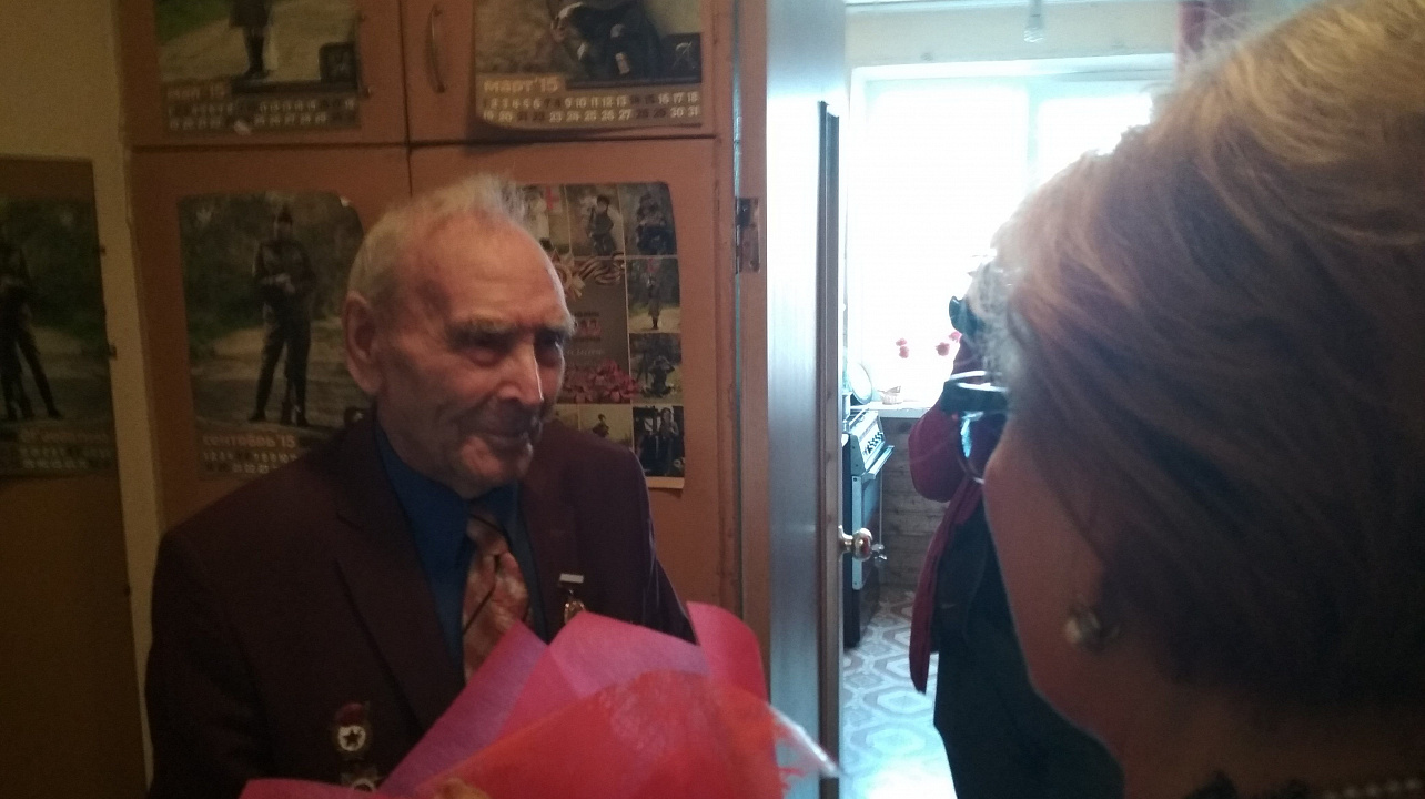 Председатель Городской Думы Краснодара и глава администрации Карасунского округа поздравили ветерана Николая Литвина с 76-й годовщиной освобождения Краснодара