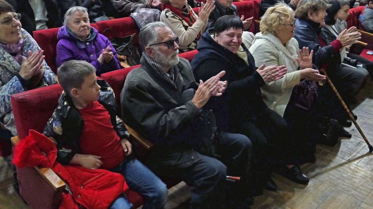 Краснодарское отделение ВОС провело литературно-музыкальный салон, посвященный Дню матери.jpg