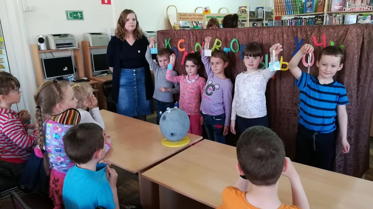 В библиотеке Западного округа прошла литературная игра-викторина «Космонавтом быть хочу!»