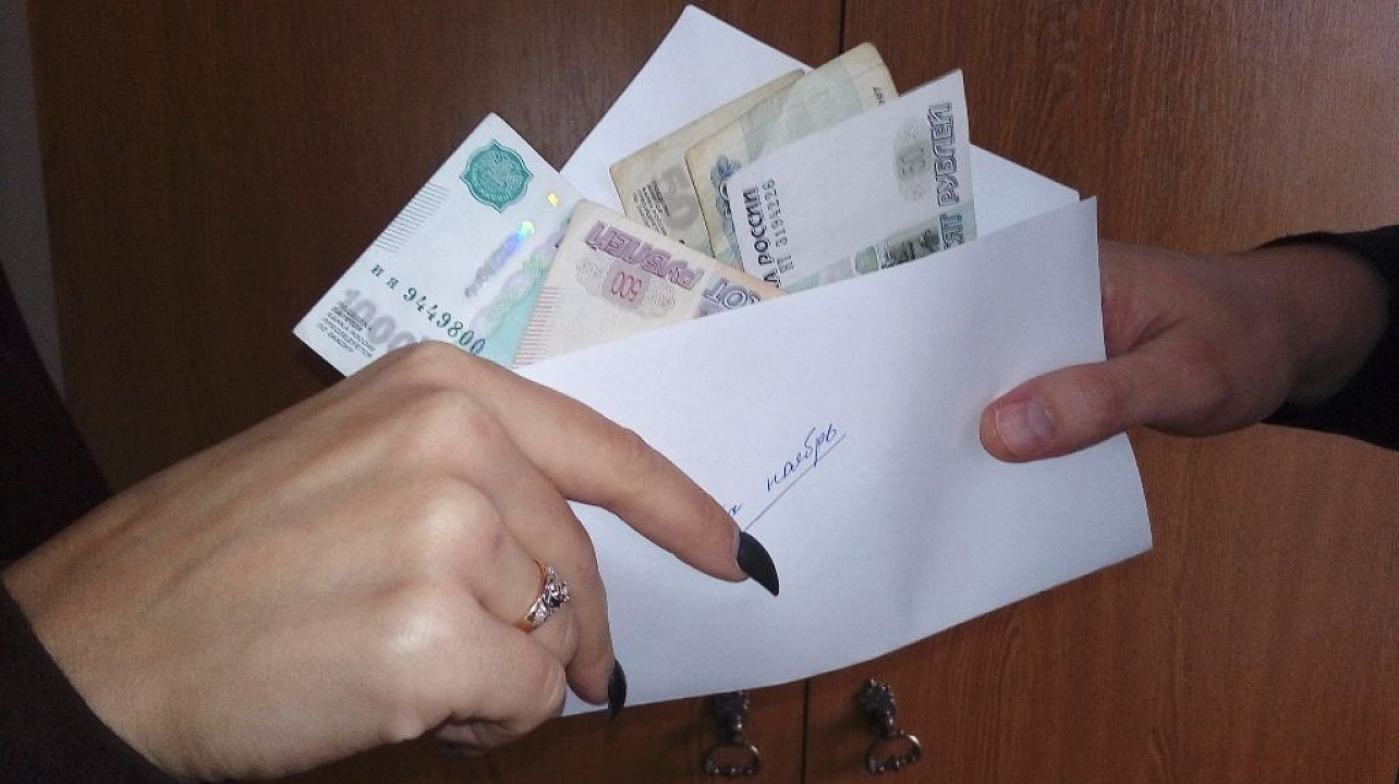 Администрация Западного округа напоминает о недопустимости выплат зарплаты «в конверте»