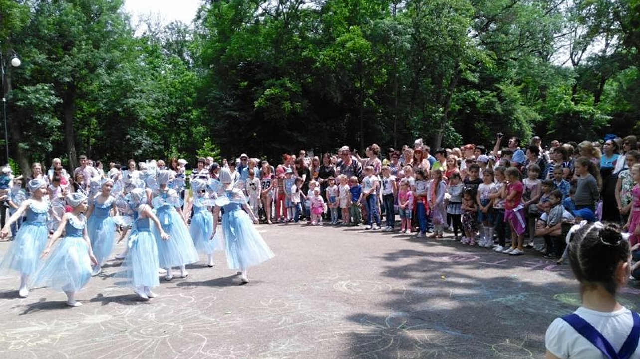 В Центральном округе прошел праздник «Детство – это смех и радость!»
