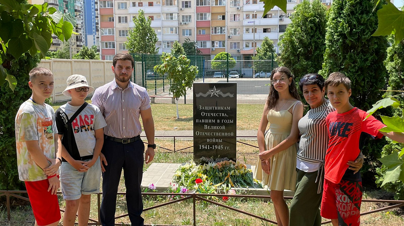 Сегодня на всей территории Прикубанского округа прошли памятно-мемориальные мероприятия, приуроченные ко Дню памяти и скорби. 