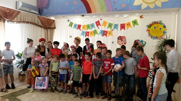 Школьники Западного округа навестили воспитанников детского дома "Рождественский"