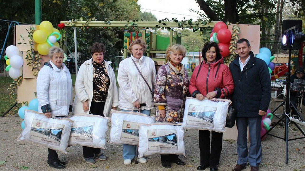 В Центральном округе продолжаются праздники по месту жительства