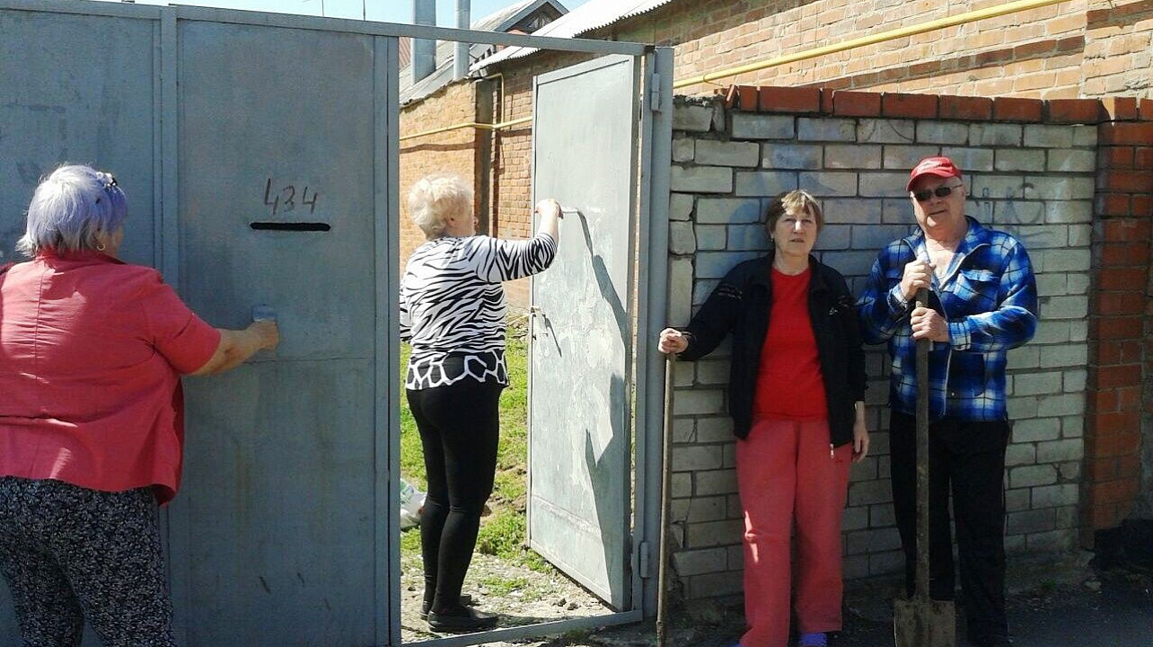 В Западном округе продолжаются весенние субботники