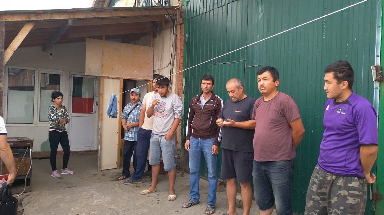 В Прикубанском округе полицейские выявили 17 незаконных мигрантов