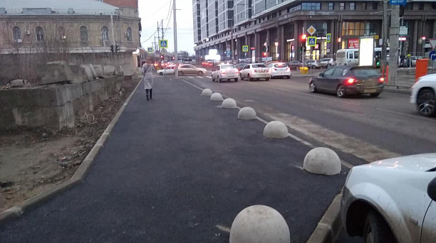 На участке ул. Рашпилевской от ул. им. Калинина до ул. им.Головатого в Краснодаре сделан тротуар