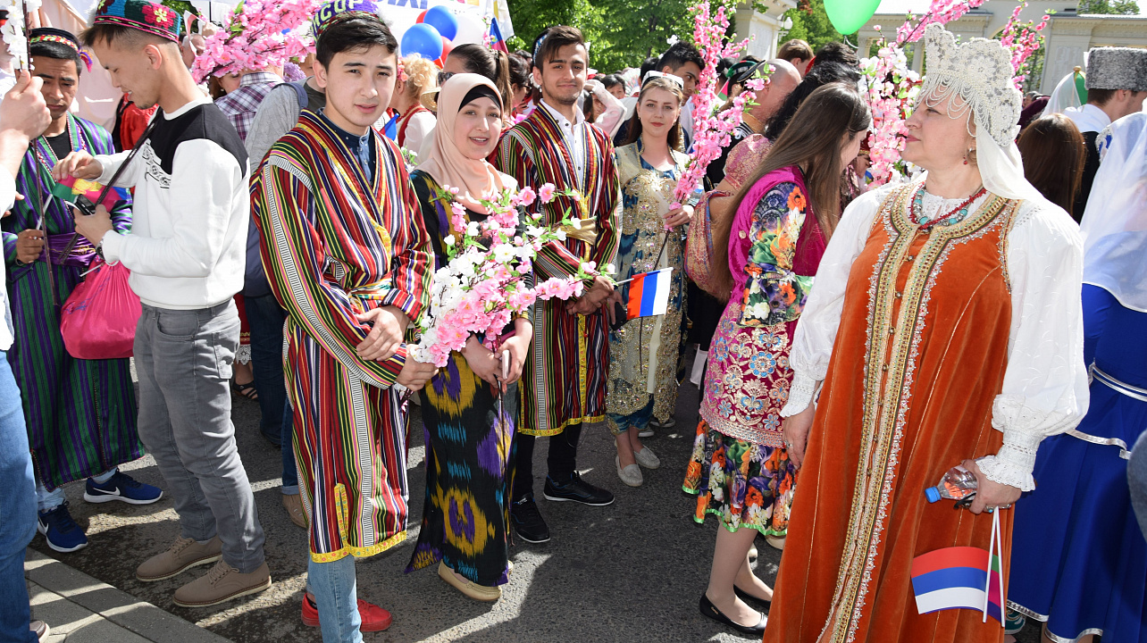 В праздничном шествии, посвящённом Дню Весны и Труда, приняли участие представители национально-куль (6).JPG