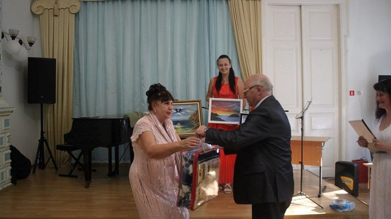 Общественная организация «Единство поколений» провела творческую встречу в День семьи, любви и верности.jpg