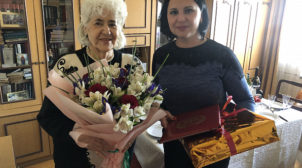 Представители администрации Прикубанского округа поздравили с юбилеем вдову героя Великой Отечественной войны