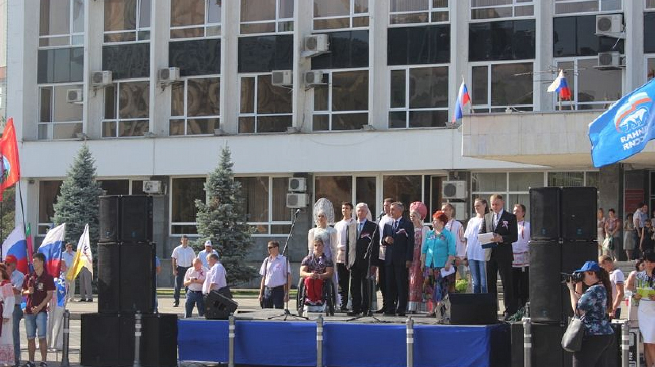Общественность Центрального округа приняла участие в городском митинге, посвященном Дню Государственного флага России