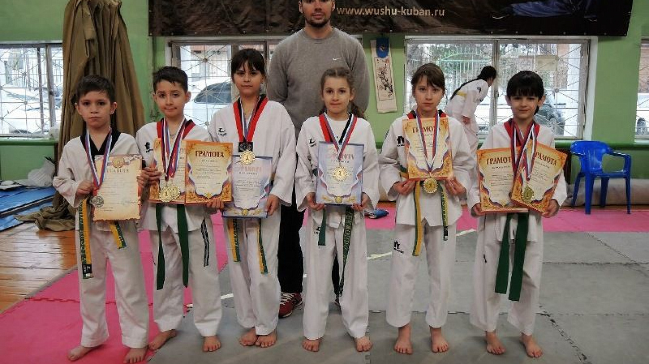 Открытое первенство по тхэквандо прошло в спортивной школе № 4 в рамках патриотического месячника