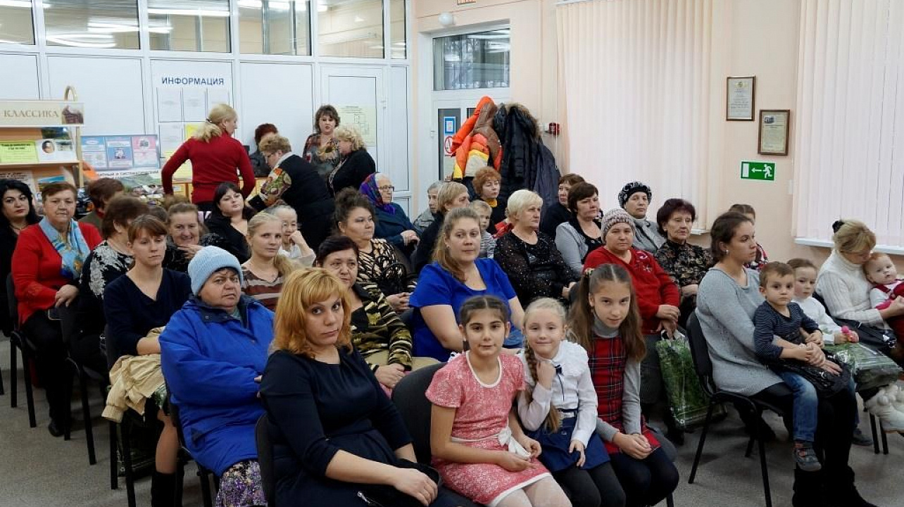 В Прикубанском округе многодетных матерей поздравили с Днем матери