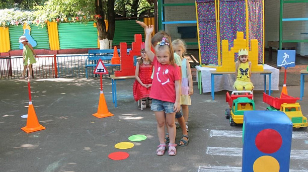 В детском саду Западного округа прошло театрализованное представление «Королевство трех цветов»