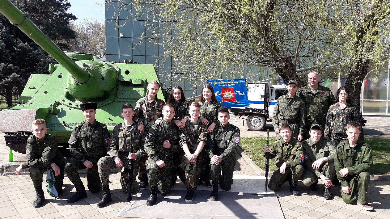 Школьники Западного округа приняли участие в открытии краевой «Вахты памяти — 2018»