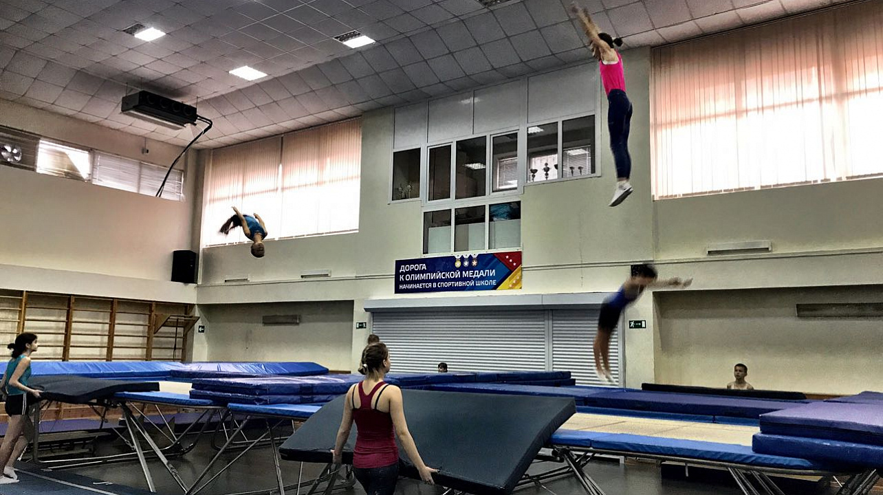 Спортсмены «Спортивной школы олимпийского резерва № 3» готовятся к ежегодному турниру по прыжкам на батуте
