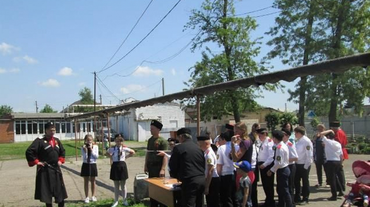 Казаки Хуторского казачьего общества «Имени атамана В.Величко» рассказали казачатам о Героях Великой Отечественной Войны