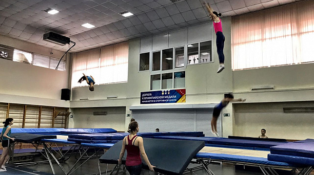 Спортсмены «Спортивной школы олимпийского резерва № 3» готовятся к ежегодному турниру по прыжкам на батуте