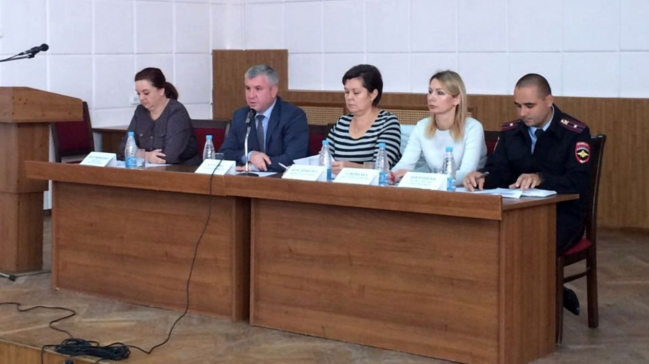 В администрации Западного округа прошло совещание — семинар с представителями предприятий потребительской сферы