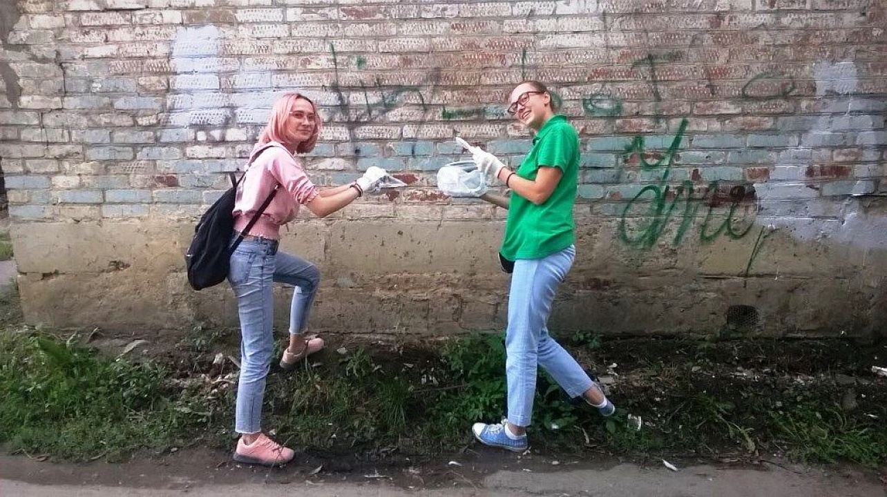 Молодежный Совет Западного округа провел акцию по устранению надписей о распространении наркотиков