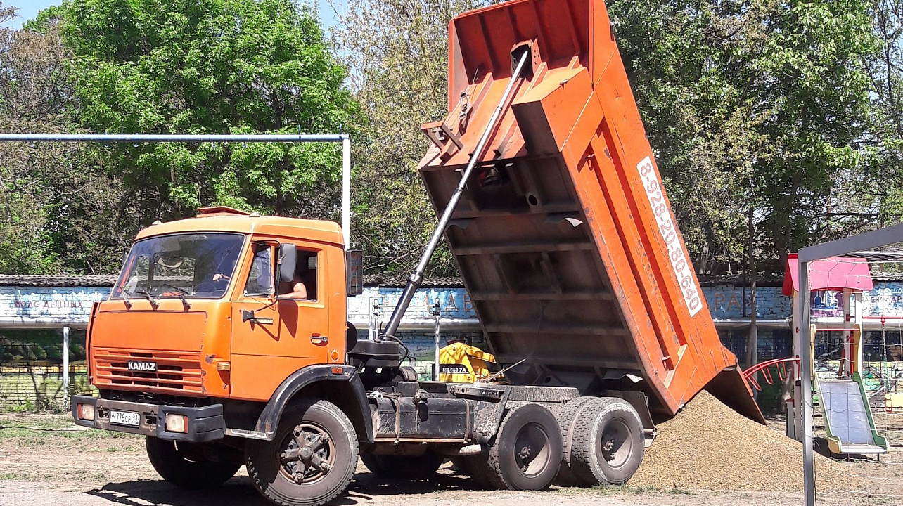 В Западном округе проведена работа по благоустройству детской игровой площадки