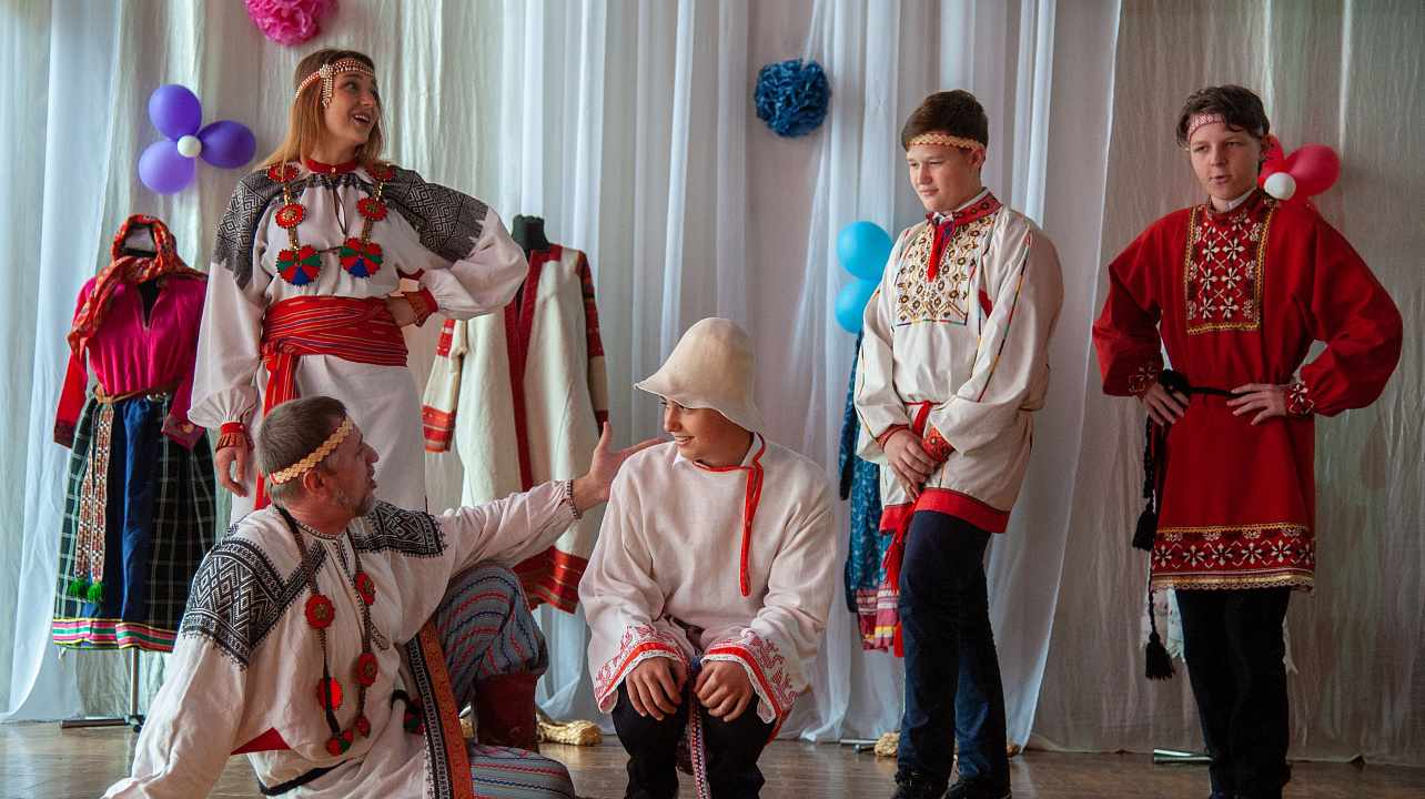 Русскую фольклорную программу «От России до России» показали в образовательных учреждениях Краснодара (5).jpg