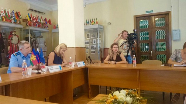 В краевой столице стартовал цикл правовых консультаций для особенных семей