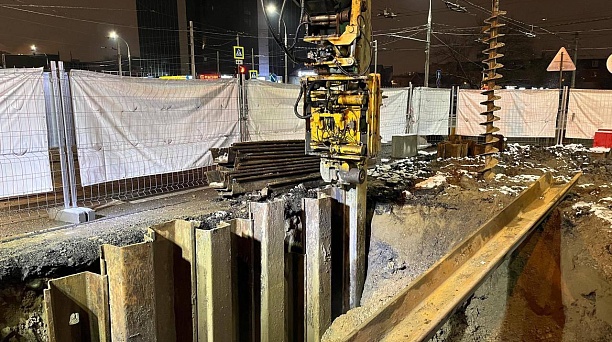 11 единиц техники и 30 специалистов «Краснодар Водоканала» продолжают работы по замене участка коллектора по ул. Московской 