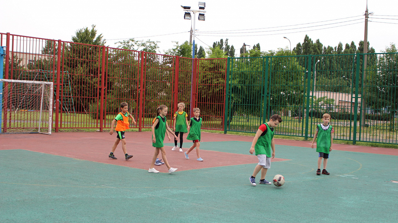 Два футбола