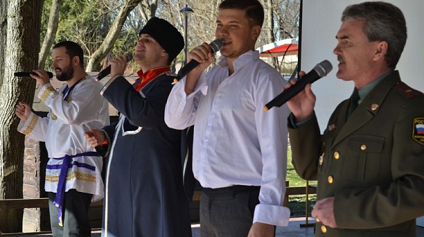 В Центральном округе состоялся праздничный концерт «Мы свято чтим рассказы дедов!»