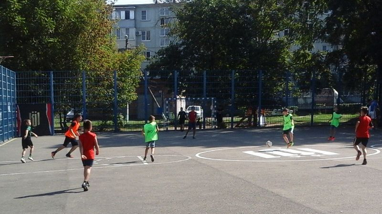 В Центральном округе проходят товарищеские встречи по мини-футболу