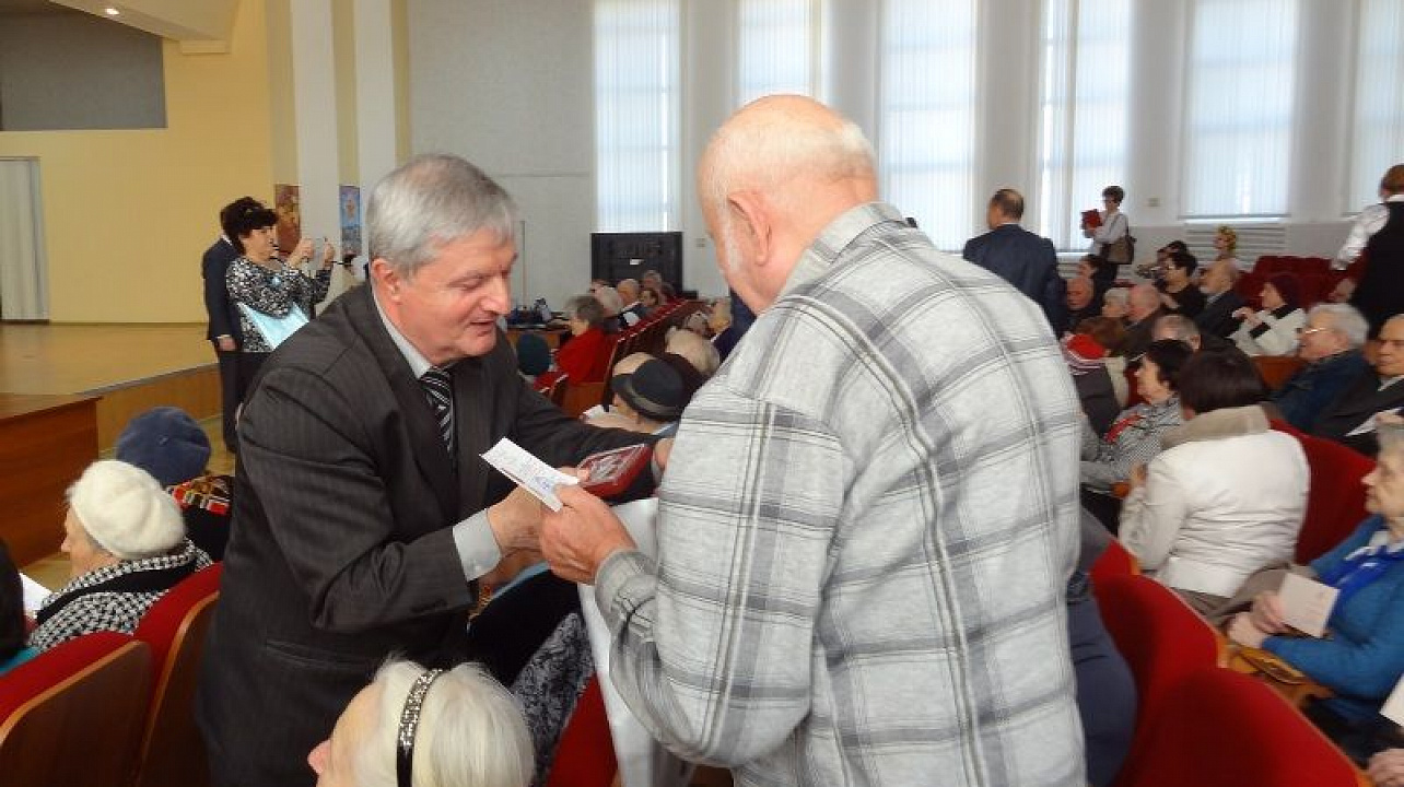 В администрации Центрального округа  проходят торжественные вручения юбилейных медалей