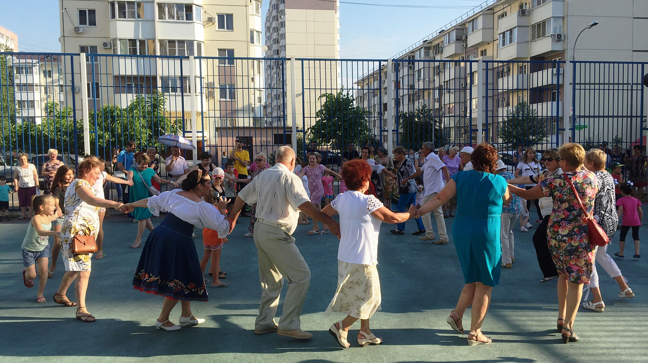 В микрорайоне Молодежном состоялось праздничное мероприятие ко Дню семьи, любви и верности