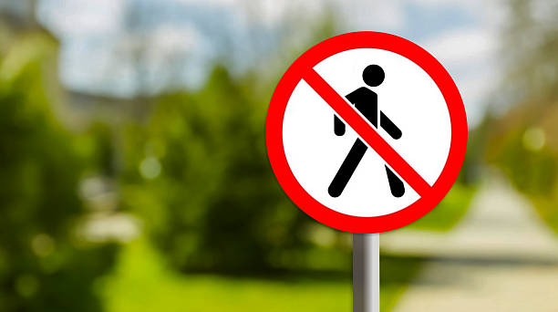 На участке по нечётной стороне ул. Карасунской временно ограничат движение пешеходов