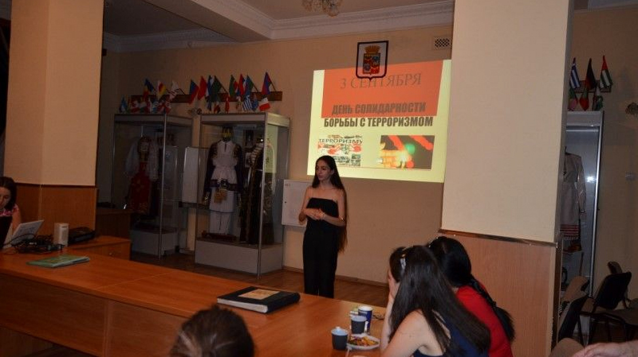 Участники Краснодарского клуба интернациональной дружбы почтили память жертв террора