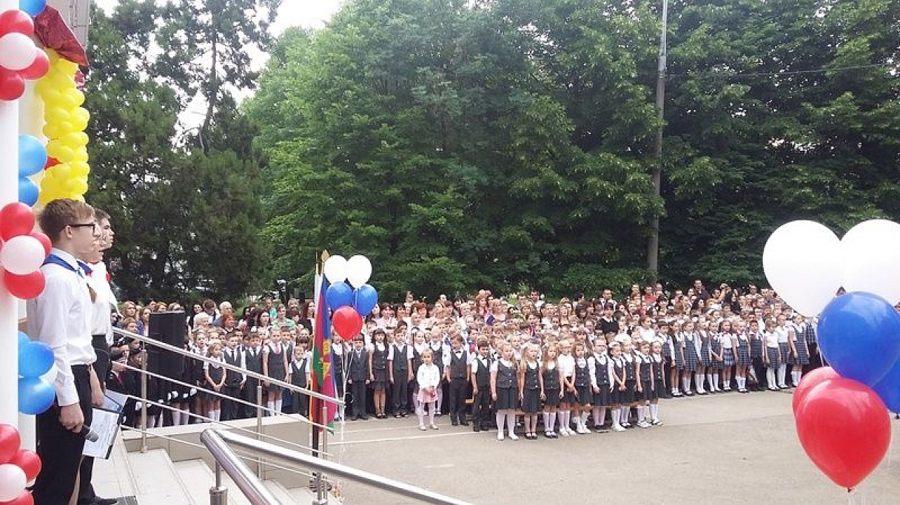 Последний звонок прозвенел в школах Западного округа