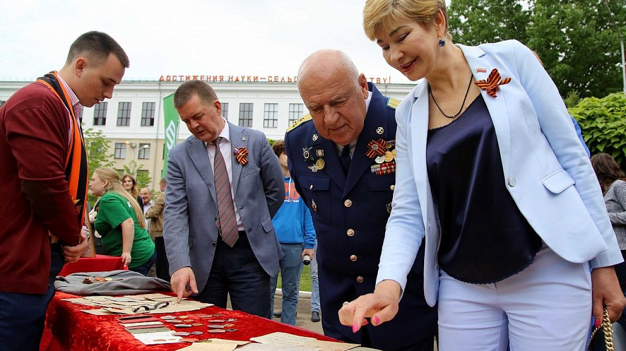 Депутат Городской Думы Галина Ермакова поздравила ветеранов на дому