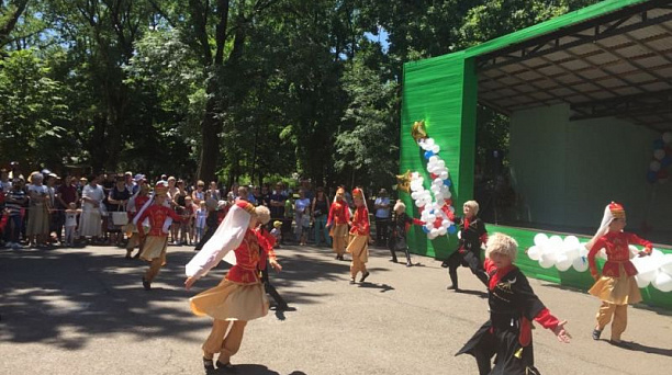 В Центральном округе прошел театрализованный праздник, посвященный Дню России