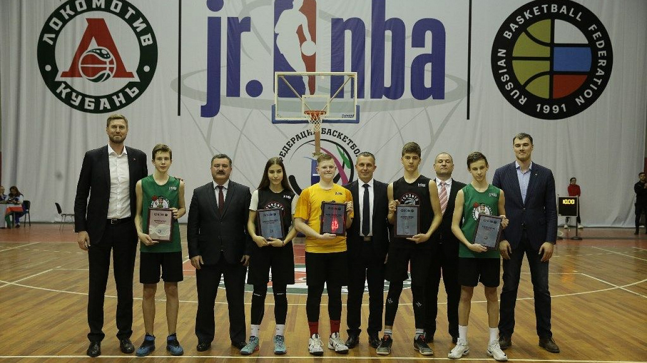 Школьники Западного  округа стали победителями чемпионата  Юниорской баскетбольной лиги