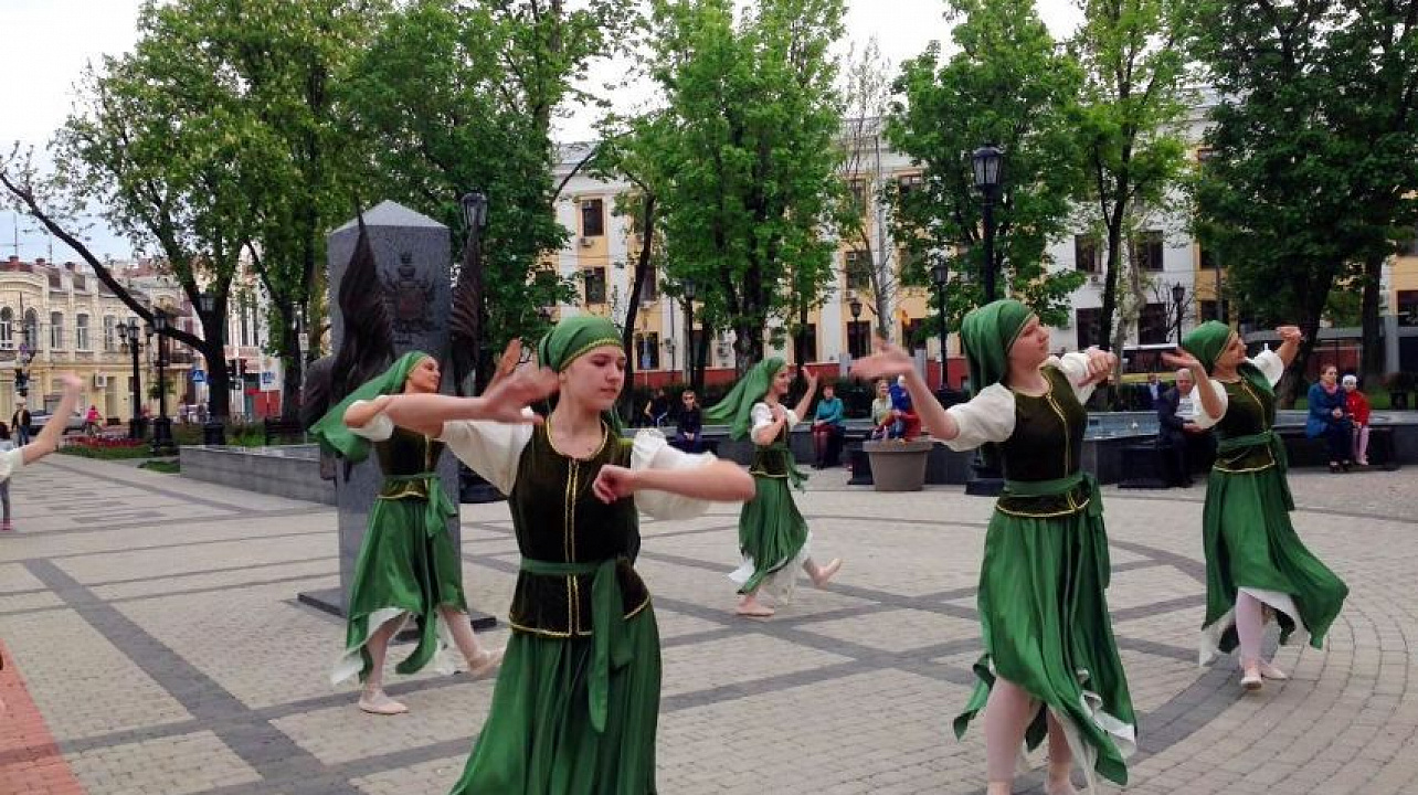 В сквере «Дружбы народов» состоялся торжественный запуск фонтана