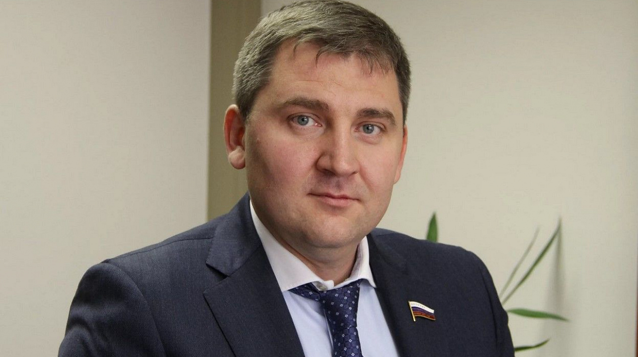 Депутат Государственной Думы Российской Федерации Дмитрий Ламейкин поздравляет с Днем народного единства