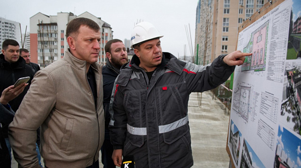 Глава Краснодара поручил проработать вопрос организации парковки для строящейся школы на 1500 мест по ул. им. Байбакова